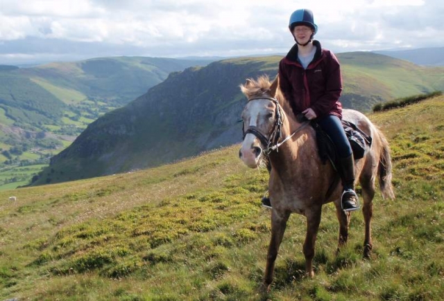  Pbaños a caballo por el paisaje galés 
